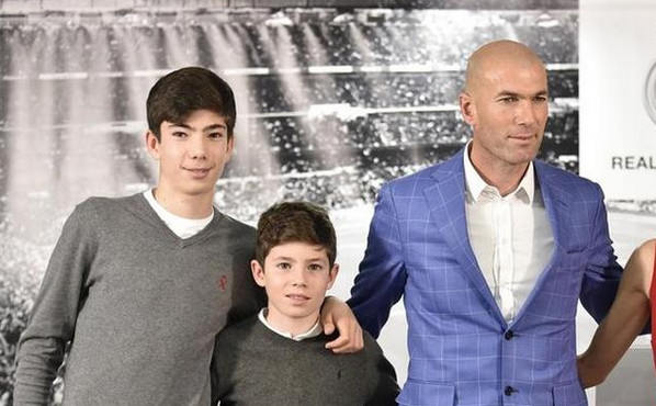 [视频]曝皇马遭罚因拜仁举报 强挖莱万惹怒德甲巨人