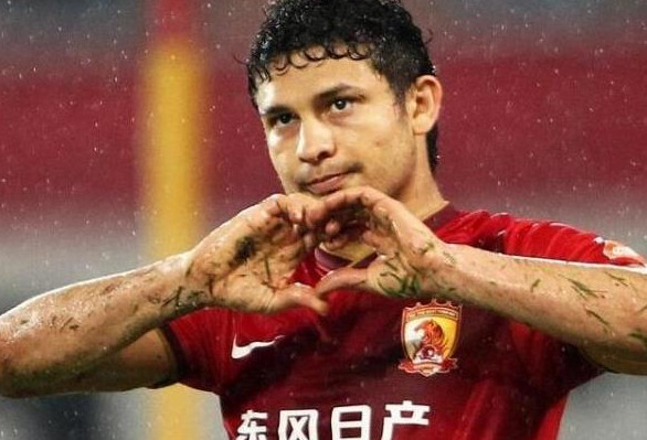 [视频]1.2亿！埃神溢价3倍 恒大遭土豪挖角什么路数