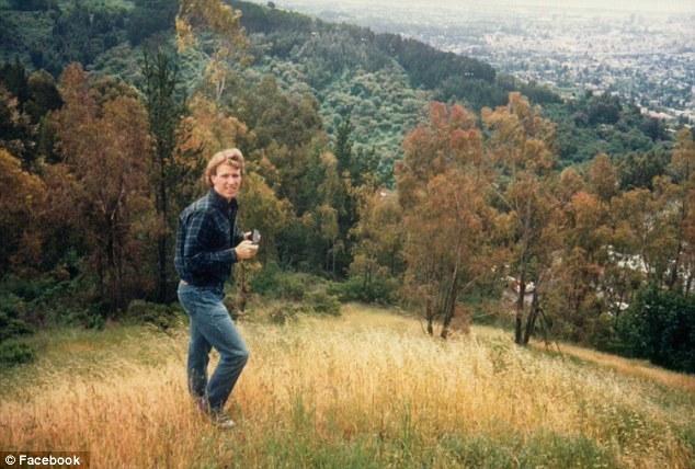 [视频]美国男子4年捐精400次 28年后22个孩子来认爹