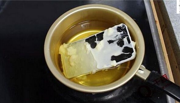 [视频]女子油锅爆炒手机 原是电信诈骗人员销毁证据