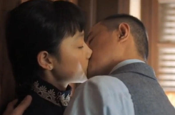 [视频]文章《少帅》热吻15岁女演员 夺其人生初吻