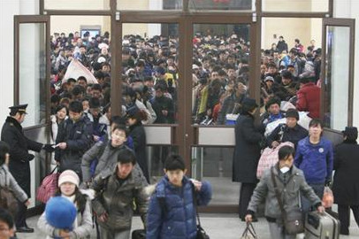 [视频]列车员报错站百人凌晨下错车 天寒地冻滞留小站