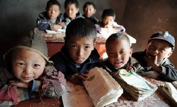 [视频]情商降为零 贫困生被要求出钱请领导吃饭