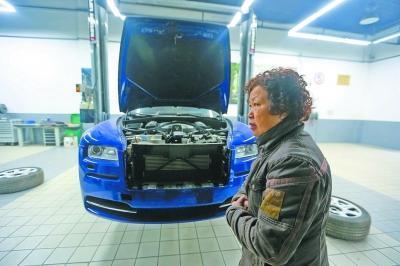 [视频]66岁阿婆开捷达撞坏劳斯莱斯 车主索16万