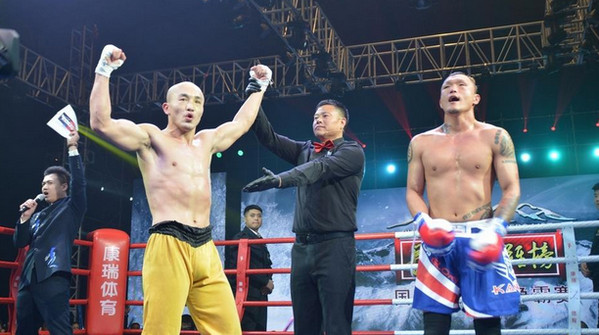 [视频]一龙暴打日本鬼拳拳手 飞腿频掀翻对手