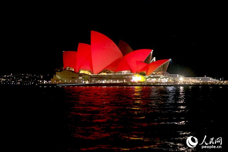 [视频]除夕悉尼歌剧院再披中国红 庆贺中国春节
