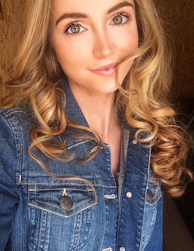 [视频]外国妹子天生一张童话公主脸 COS照美极了