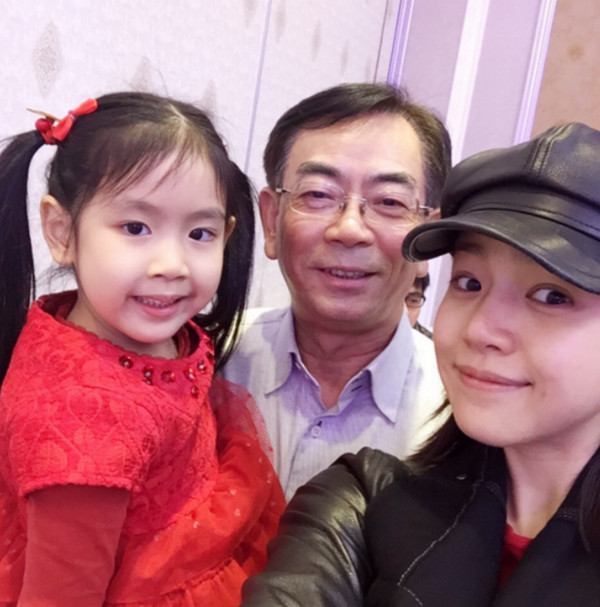 [视频]从今往后，陈妍希的全家福多了个陈晓