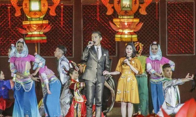 [视频]胡歌春晚同款西装网上热卖 价格最高达2万6千元