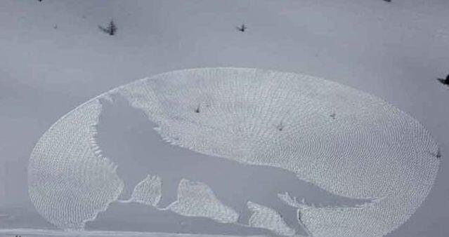 [视频]英国大叔雪地上用脚作画 踩出唯美巨作