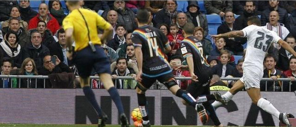 [视频]曝恒大今夏报价皇马后卫 转会费或超3000万欧