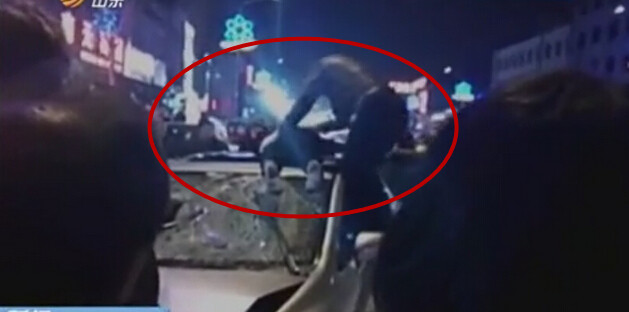 [视频]“疯狂轿车”挂女尸跑600米 醉驾惹出人命求“理解”