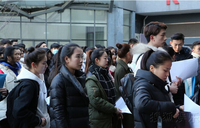 [视频]北影艺考初试开考 各地女神高颜值展明星范儿