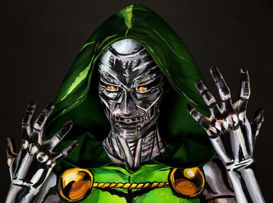 [视频]加拿大美女秀人体彩绘绝技 变身漫画人物