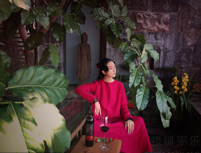 [视频]杨丽萍回大理陪妈妈过年 住所“月亮宫”太奢华