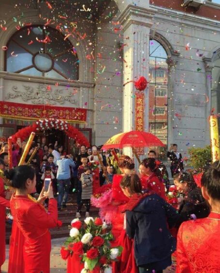 [视频]莆田新娘亿元陪嫁？新郎：没1亿！没飞机！