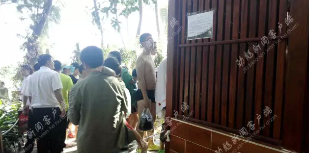 [视频]游客三亚上厕所收费10元 相关部门：用水成本高