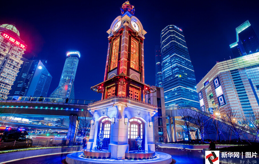 [视频]上海：迪士尼主题钟楼童话亮相