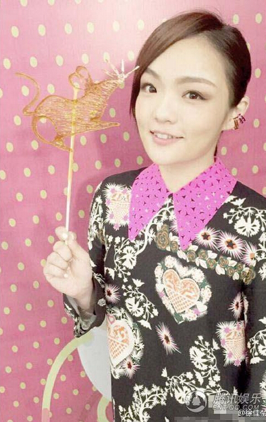 [视频]众星晒照庆元宵节：杨幂秀美颜 马苏喊话求被吃