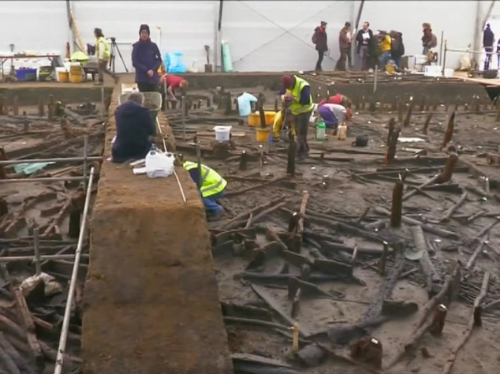 [视频]考古新发现：“英国庞贝” 青铜时代车轮抢眼