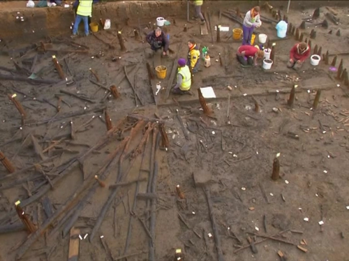 [视频]考古新发现：“英国庞贝” 青铜时代车轮抢眼