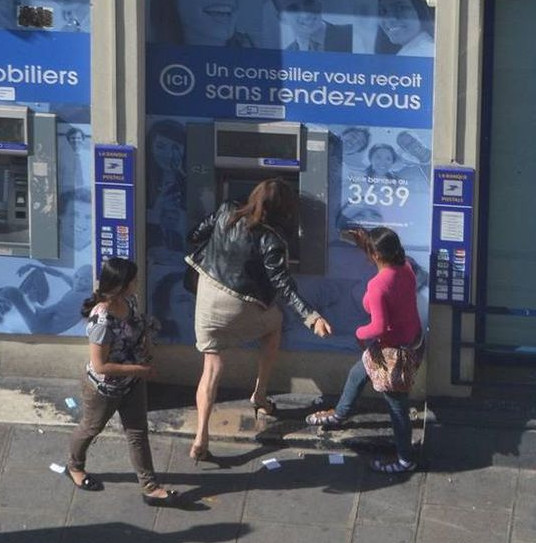 [视频]女童月偷10万欧元 巴黎迪士尼成窃贼“乐园”