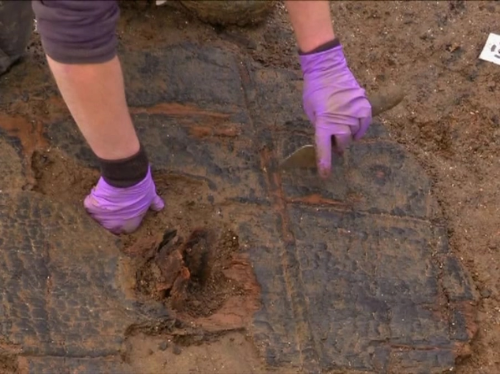 [视频]考古新发现：“英国庞贝” 青铜时代车轮抢眼