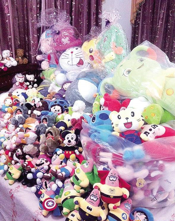 [视频]80后男生半年夹3000多娃娃 超强观察力练就神技