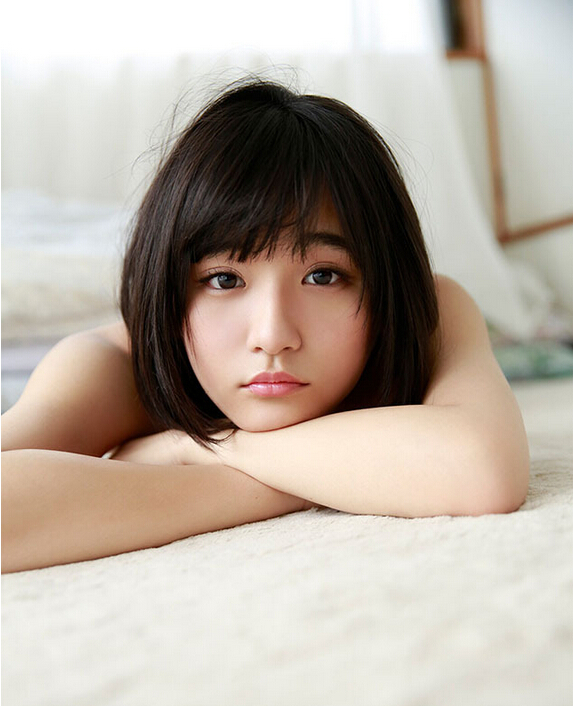 [视频]日本16岁美少女发育良好 拍性感写真遭疯抢