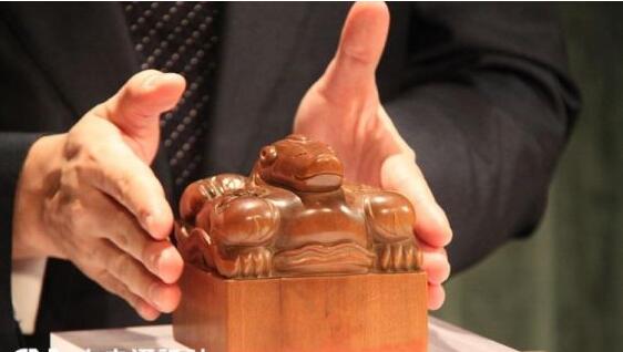 [视频]康熙“权力之玺”将拍卖 起拍价超4000万