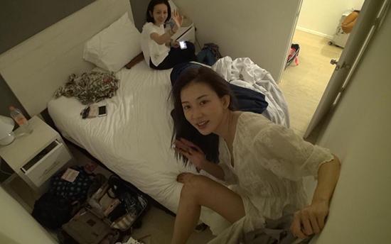 [视频]林志玲素颜身着睡衣对摄像头撒娇 上演极致魅惑