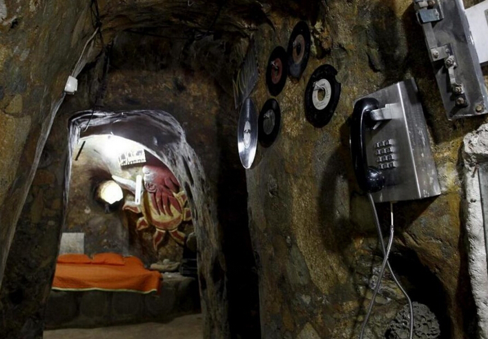 [视频]老人山上挖洞12年 打造一座地下宫殿