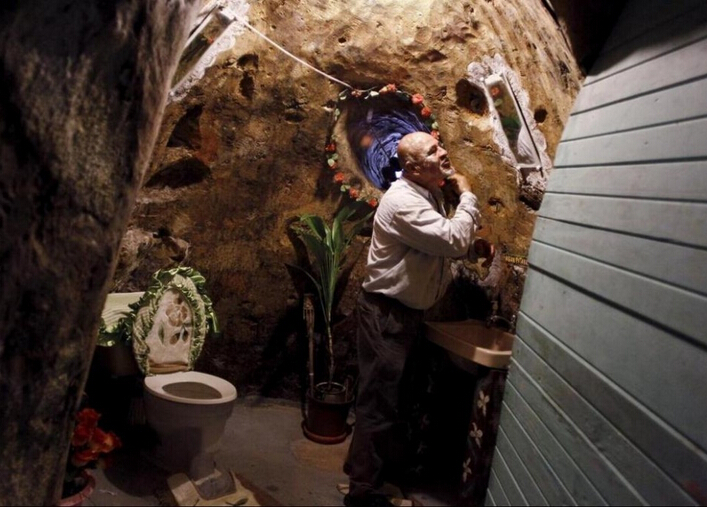 [视频]老人山上挖洞12年 打造一座地下宫殿