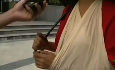 [视频]陪酒女拒陪睡被打断左臂 称是“公主”不是“小姐”