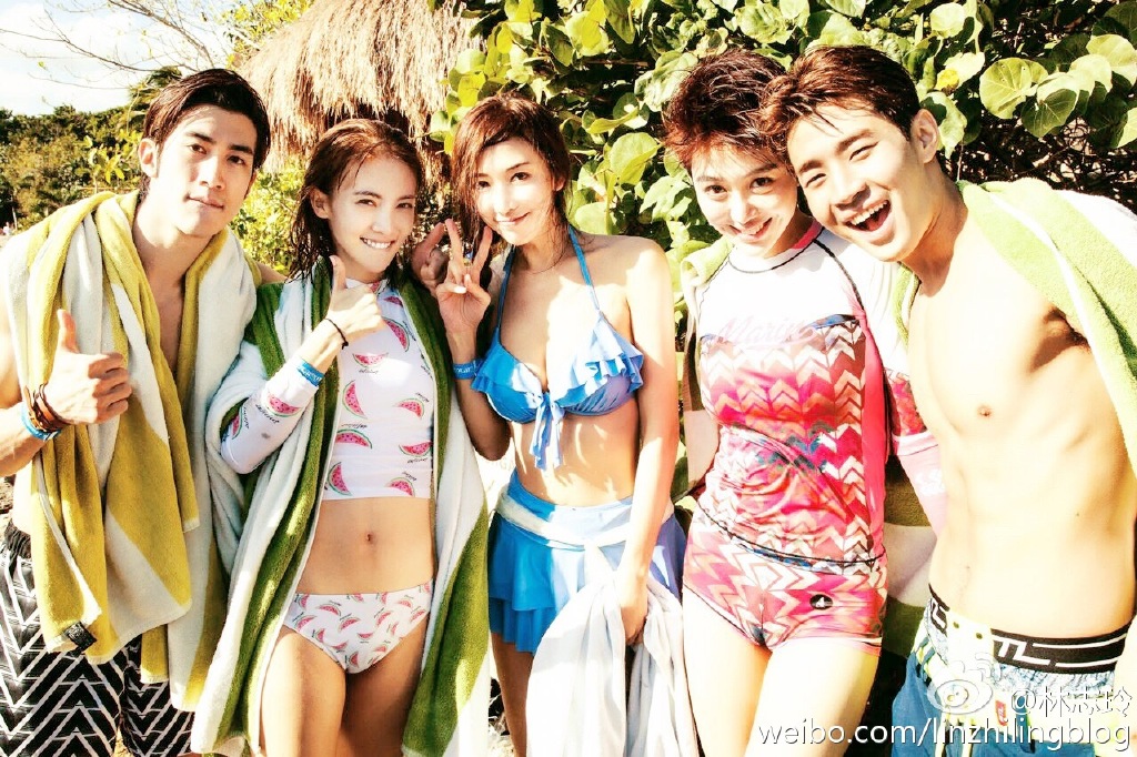 [视频]太撩人！林志玲穿比基尼漫步海底 