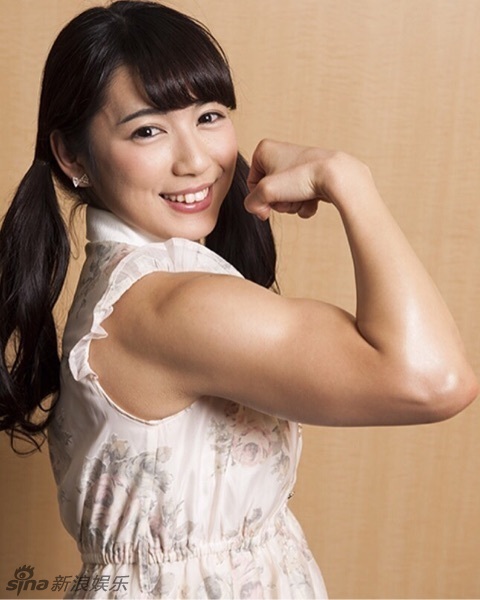 [视频]反差萌！日本少女性感比基尼秀健硕肌肉