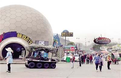 [视频]13岁“熊孩子”偷家财21万挥霍 四个月花完父母养老钱