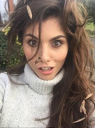 [视频]24岁网红模特发素颜照 被公司嫌丑遭解约