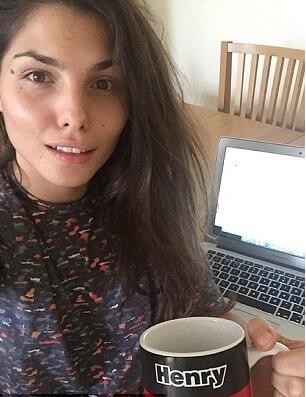 [视频]24岁网红模特发素颜照 被公司嫌丑遭解约