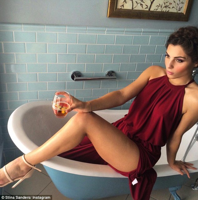 [视频]24岁网红模特发素颜照 被公司嫌丑遭解约