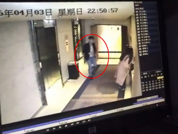 [视频]监控：女子入住北京酒店遭陌生男尾随强行拖拽