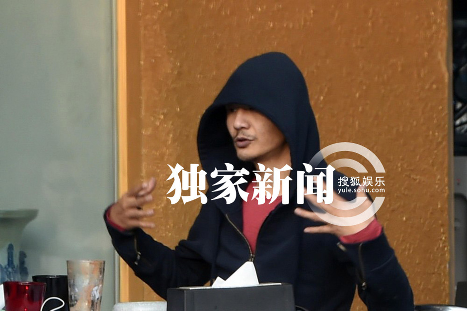 [视频]新版表情帝！朴树会友手舞足蹈吐舌卖萌