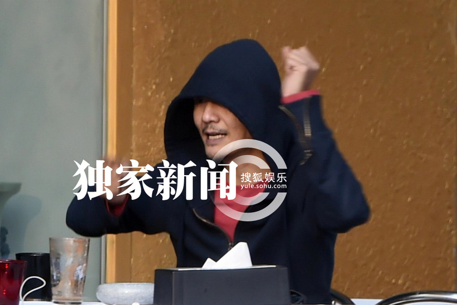 [视频]新版表情帝！朴树会友手舞足蹈吐舌卖萌