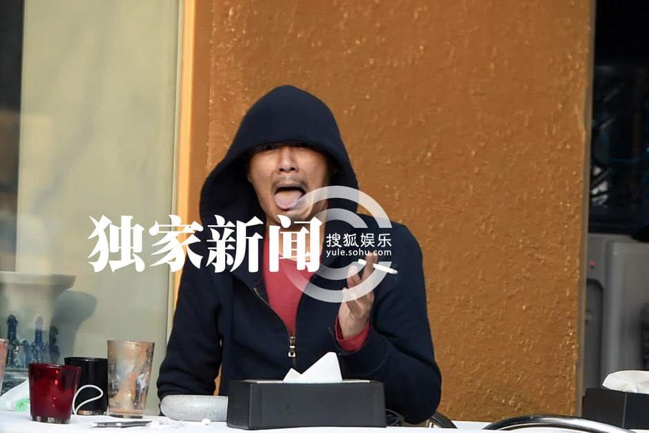 [视频]新版表情帝！朴树会友手舞足蹈吐舌卖萌