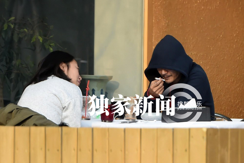 [视频]新版表情帝！朴树会友手舞足蹈吐舌卖萌