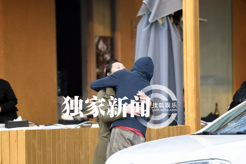 [视频]新版表情帝！朴树会友手舞足蹈吐舌卖萌