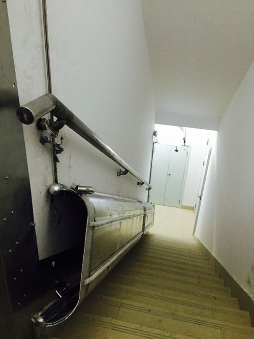 [视频]上海：新型逃生滑梯来了：逃离26楼仅需90秒