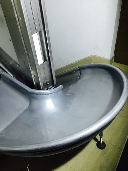 [视频]上海：新型逃生滑梯来了：逃离26楼仅需90秒