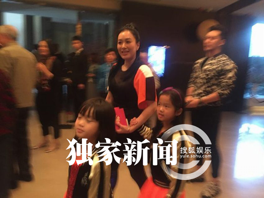 [视频]惊动娱圈半壁江山！章子怡女儿百日宴大咖云集