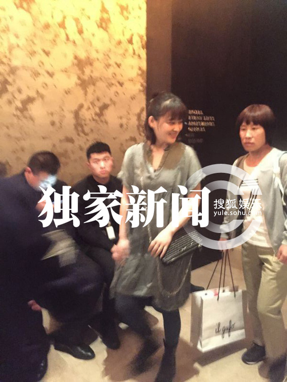 [视频]惊动娱圈半壁江山！章子怡女儿百日宴大咖云集